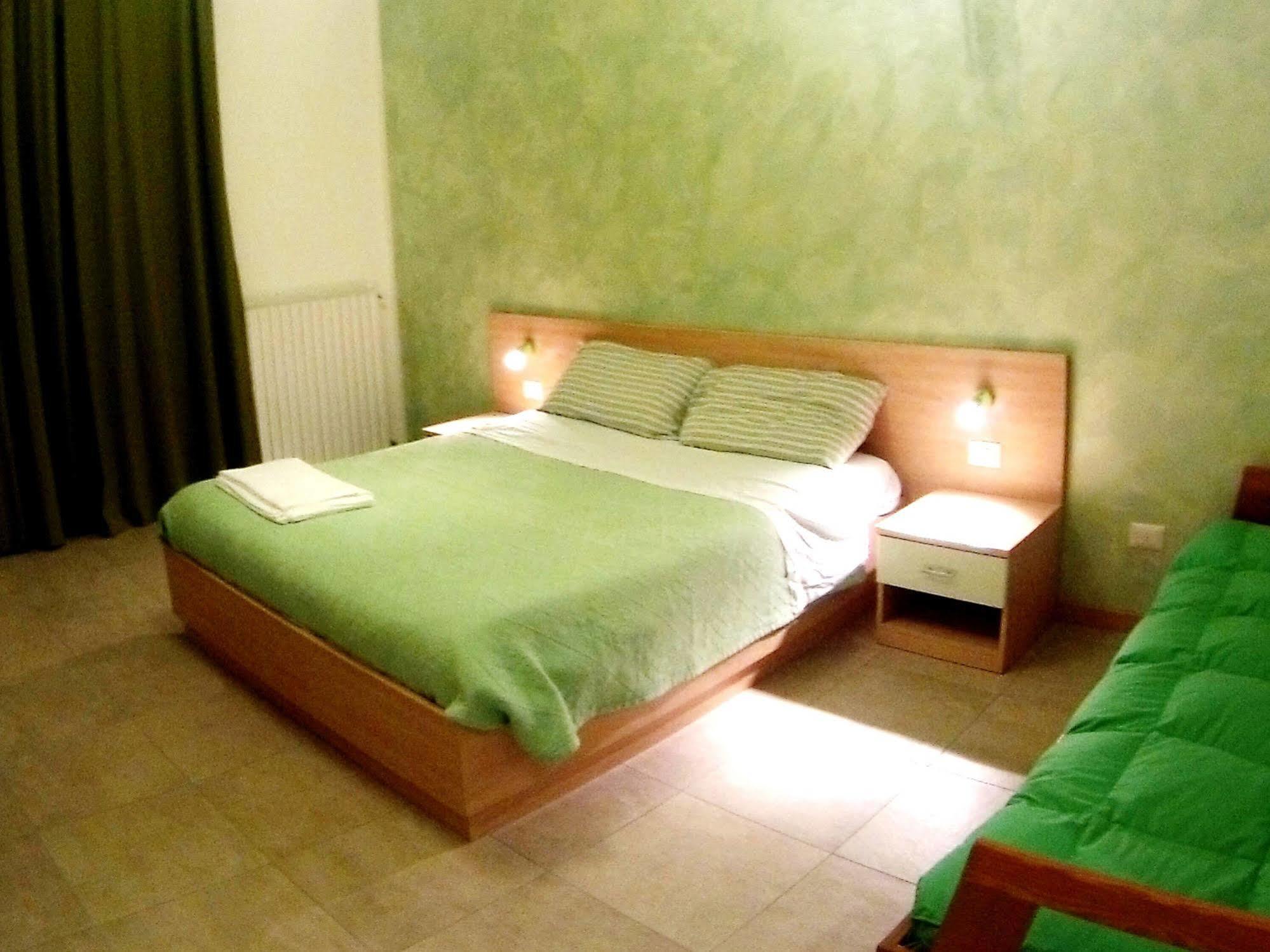 B&B Villa Monterosa Con Piscina Castronno Εξωτερικό φωτογραφία